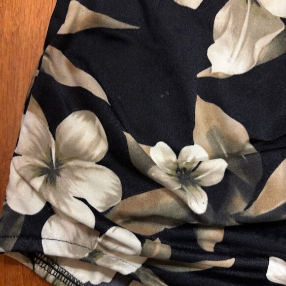 Miraclesuit Womens Size 12 One Piece Swimsuit Dark Floral Ruched Slimming - Picture 16 of 16